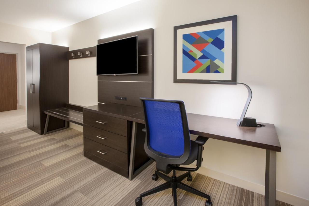 Holiday Inn Express & Suites - Dallas Market Center, An Ihg Hotel Εξωτερικό φωτογραφία