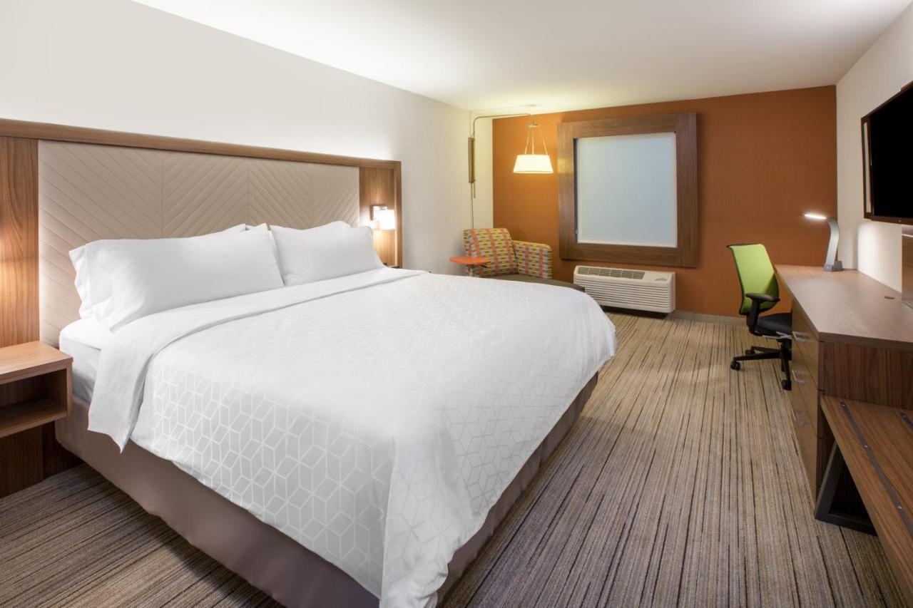 Holiday Inn Express & Suites - Dallas Market Center, An Ihg Hotel Εξωτερικό φωτογραφία