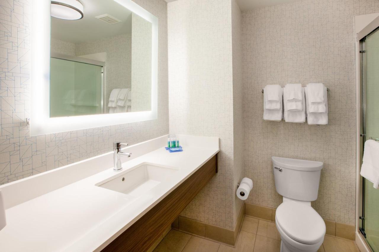 Holiday Inn Express & Suites - Dallas Market Center By Ihg Εξωτερικό φωτογραφία