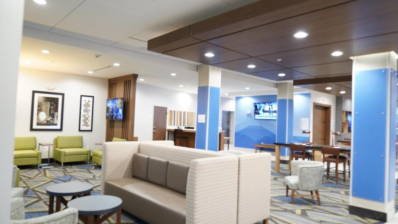 Holiday Inn Express & Suites - Dallas Market Center By Ihg Εξωτερικό φωτογραφία